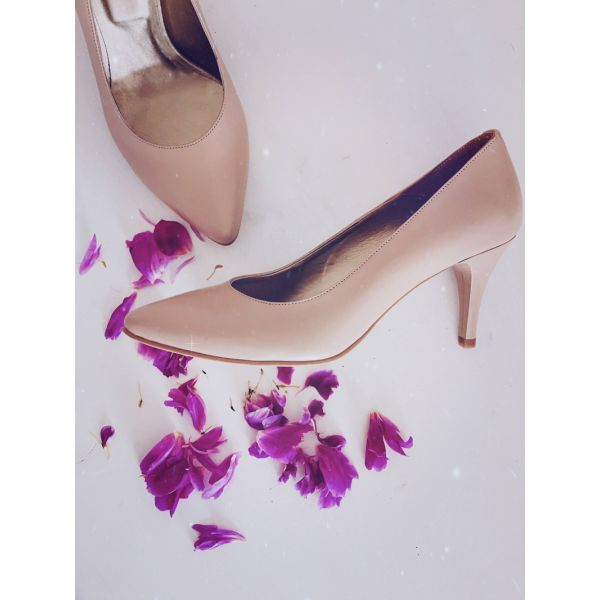 why Thicken Torrent Pantofi dama cu toc mic din piele naturala bej Incaltaminte Rico